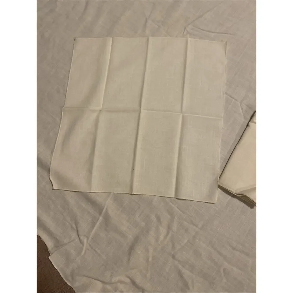 Leacock & Co. Rectangular Tablecloth 65” x 88” With 4 Napkins Scalloped Edges